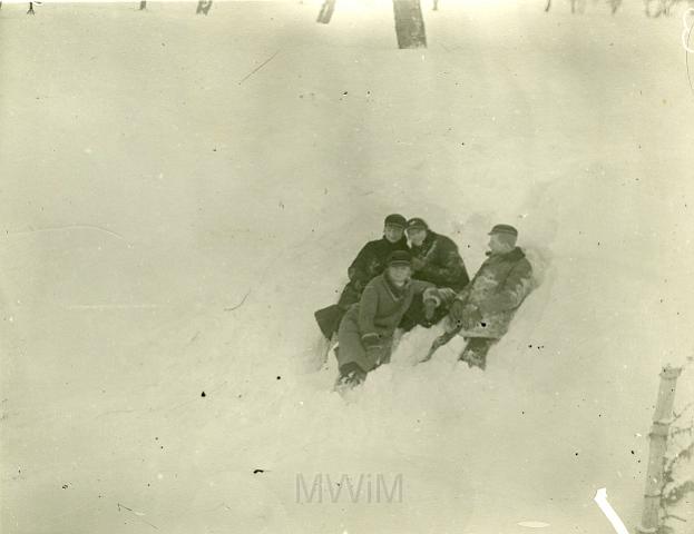 KKE 917.jpg - „Granda przed siedzeniem w niedzielę i pisaniem klasówki z łaciny w VI klasie”, Poniewież, 1929 r.